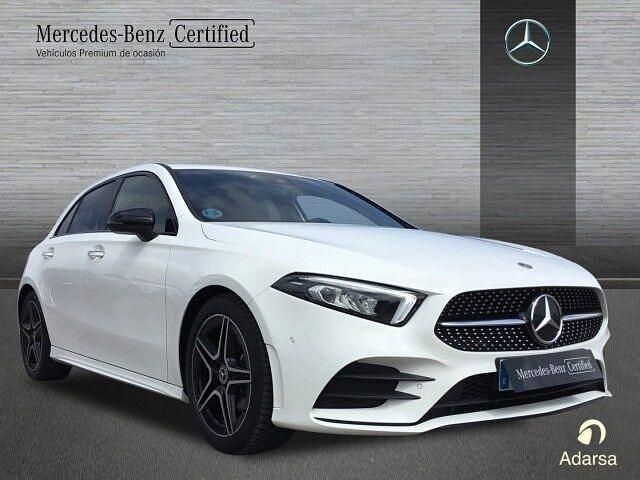 Usado Mercedes A180 AMG line 116 CV (85 kW) 2023 Blanco Berlina