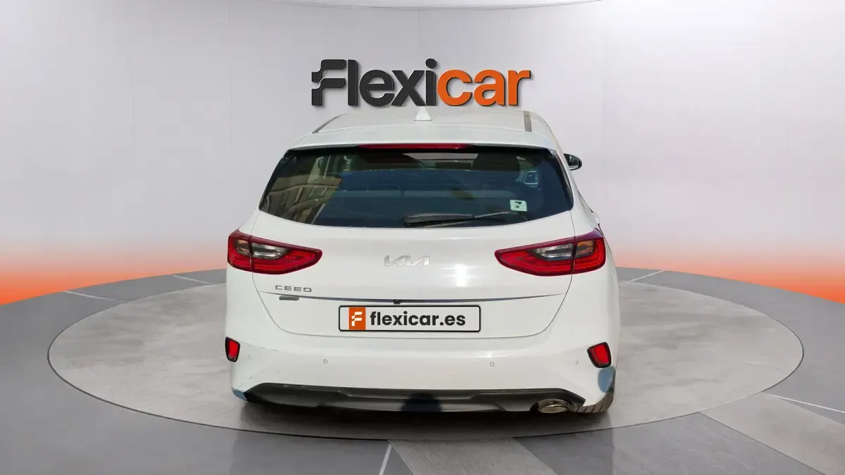 Usado Kia Ceed 136 CV (100 kW) 2023 Blanco Utilitario