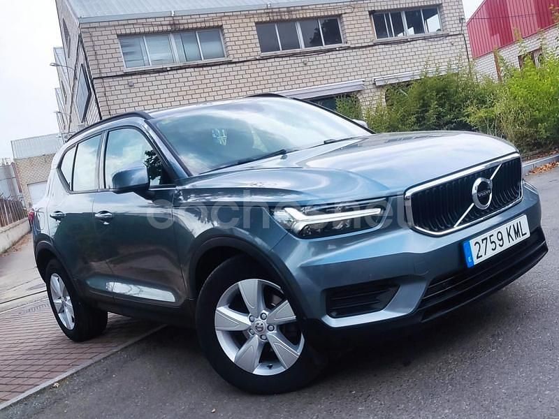 Usado Volvo XC40 Momentum 156 CV (114 kW) 2018 Gris / plata SUV