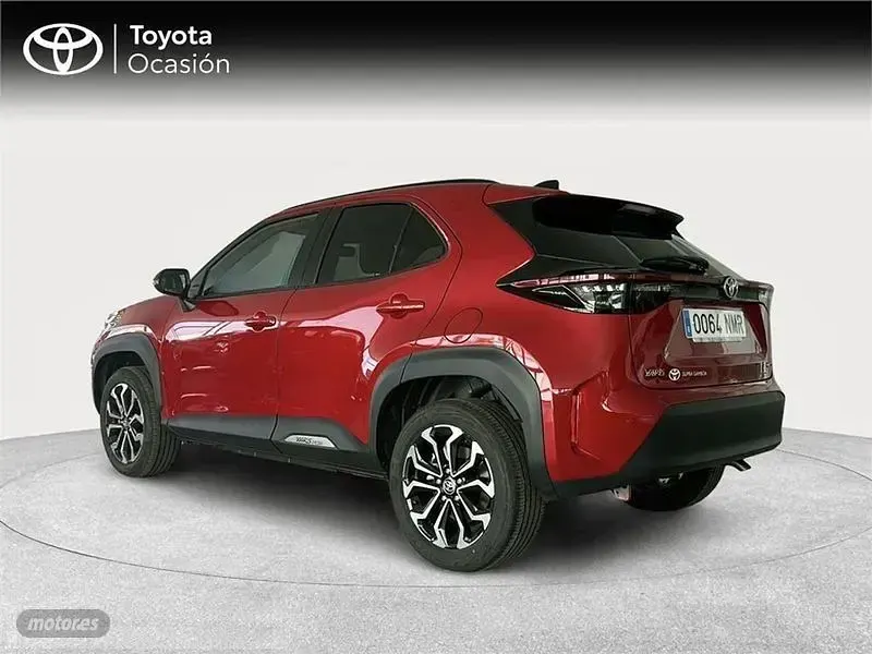 Usado Toyota Yaris Cross Active 130 CV (95 kW) 2026 Rojo SUV