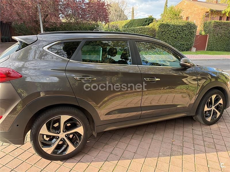 Usado Hyundai Tucson Style 176 CV (129 kW) 2015 Gris / plata SUV
