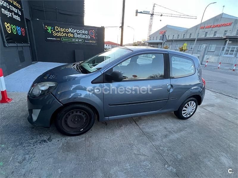 Usado Renault Twingo Dynamique 75 CV (55 kW) 2008 Gris / plata Utilitario
