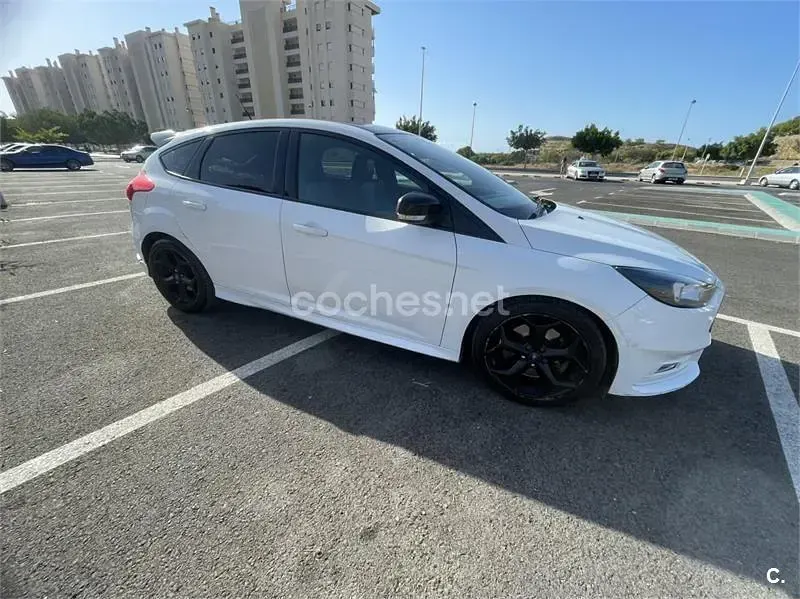 Usado Ford Focus ST 185 CV (136 kW) 2016 Blanco Berlina