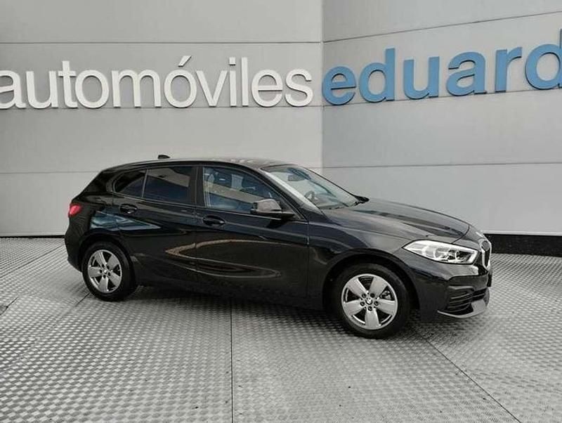 Negro Usado 2022 BMW 118 Advantage Utilitario | 25.500 € (Precio justo) - Imagen 1/4