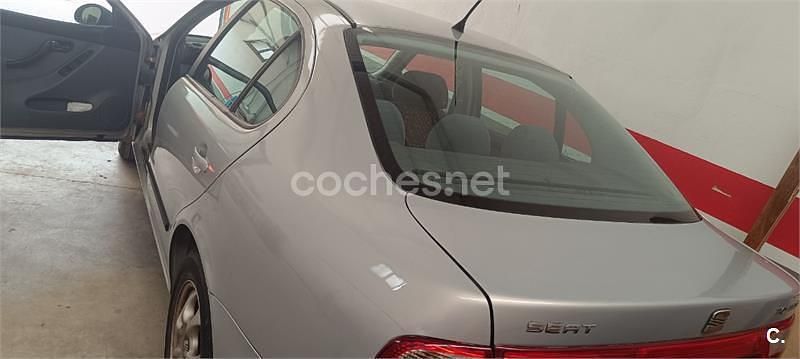 Usado Seat Toledo 125 CV (91 kW) 2000 Gris / plata Berlina