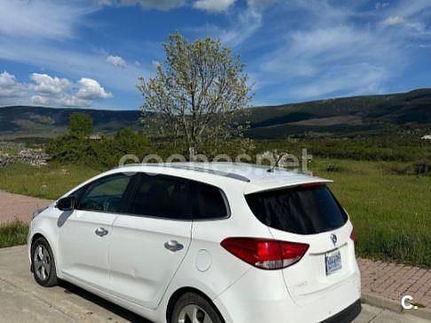 Blanco Usado 2015 Kia Carens Monovolumen | 8800 € (Precio justo) - Imagen 1/4
