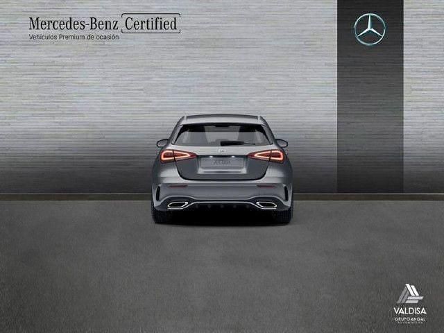 Usado Mercedes A180 AMG line 116 CV (85 kW) 2021 Gris montaña