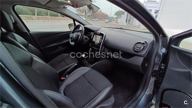 Usado Renault Clio GrandTour Zen 120 CV (88 kW) 2017 Gris / plata Familiar