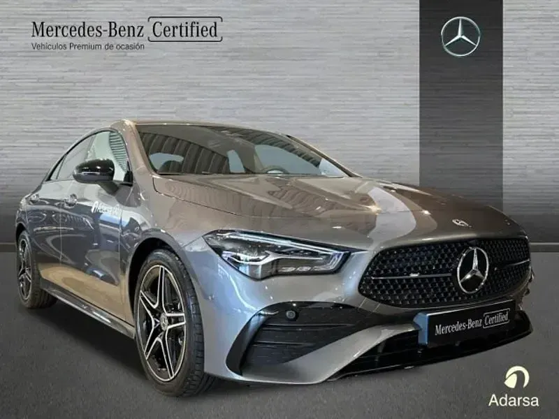 Usado Mercedes CLA200 163 CV (119 kW) 2025 Gris / plata Berlina