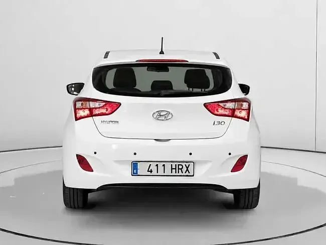 Usado Hyundai i30 100 CV (73 kW) 2013 Blanco Berlina