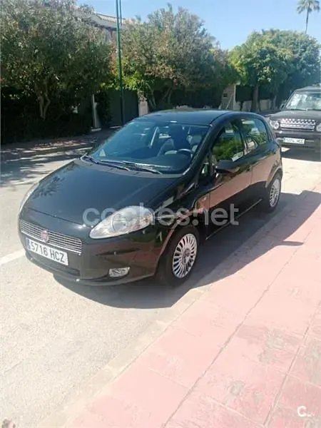 Usado Fiat Punto Pop 75 CV (55 kW) 2011 Negro Utilitario