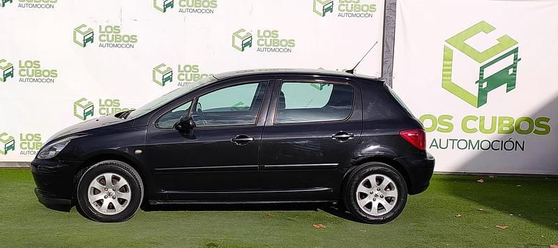 Usado Peugeot 307 90 CV (66 kW) 2005 Negro Utilitario