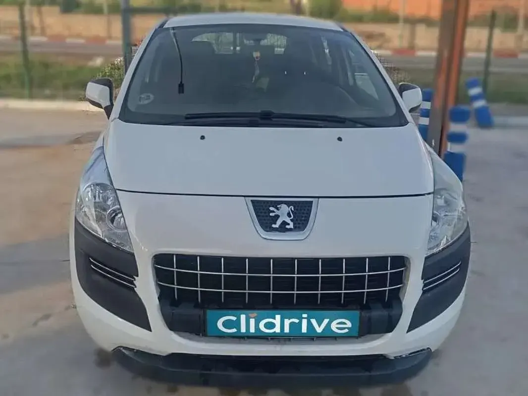 Usado Peugeot 3008 111 CV (81 kW) 2009 Blanco Familiar