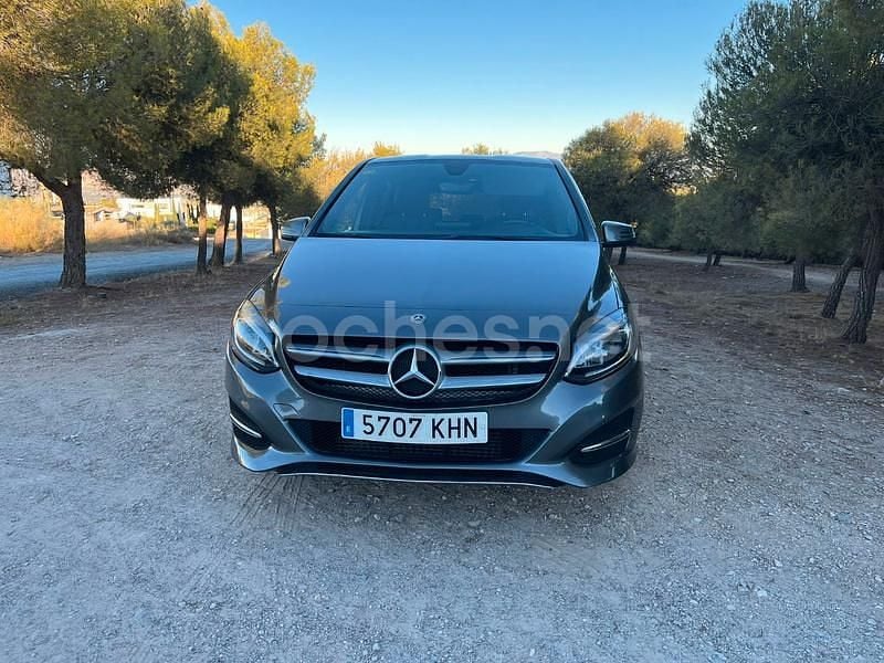 Gris / plata Usado 2018 Mercedes B200 Monovolumen | 18.700 € (Buen precio) - Imagen 1/4