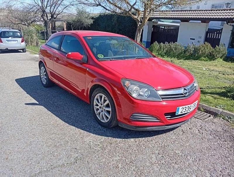 Usado Opel Astra GTC Enjoy 99 CV (72 kW) 2006 Rojo Utilitario