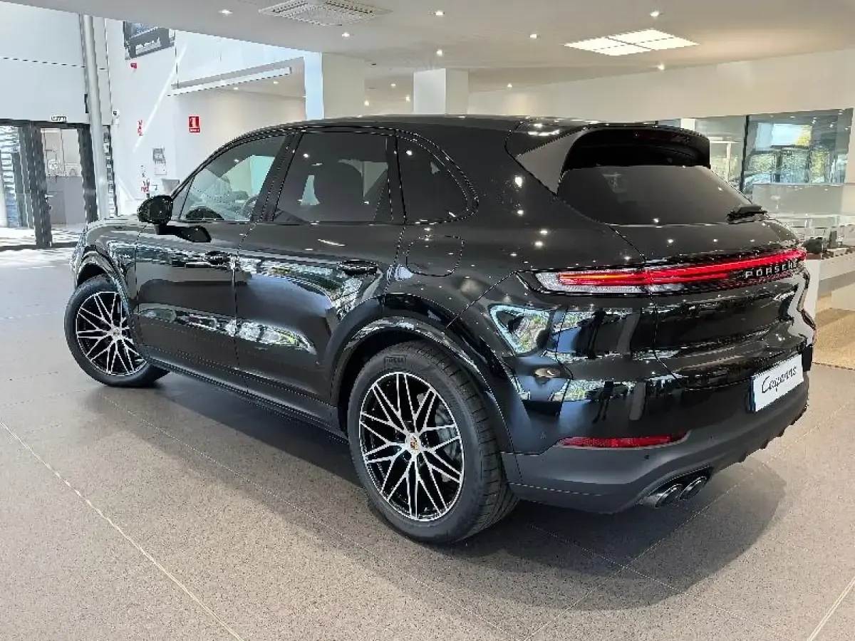 Usado Porsche Cayenne 470 CV (345 kW) 2025 Negro SUV