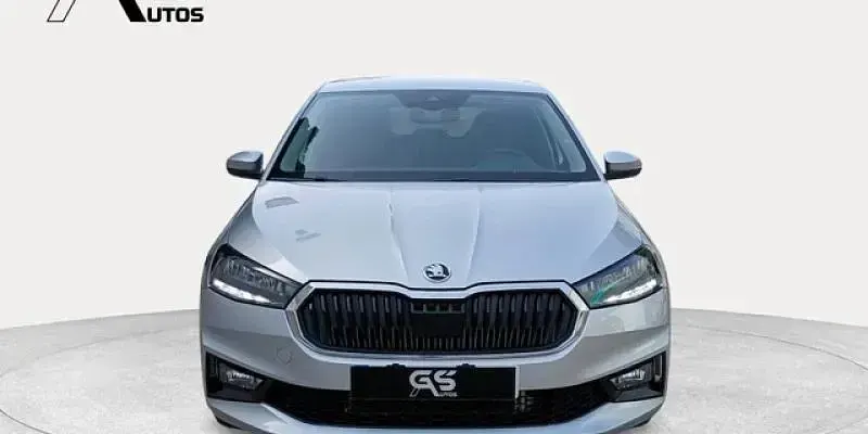 Usado Skoda Fabia Selection 116 CV (85 kW) 2025 Gris plata Utilitario