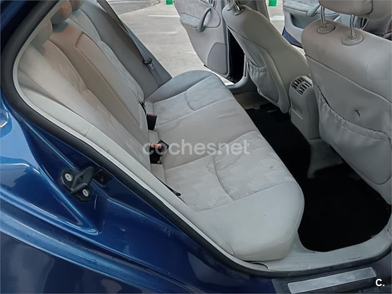 Usado Mercedes C220 Avantgarde 143 CV (105 kW) 2002 Azul Berlina