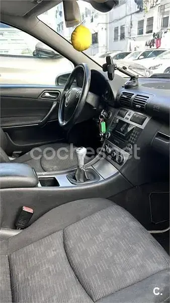 Usado Mercedes C200 Classic 122 CV (89 kW) 2005 Gris / plata Familiar