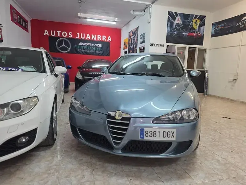 Usado Alfa Romeo 147 Impression 105 CV (77 kW) 2005 Gris / plata Utilitario