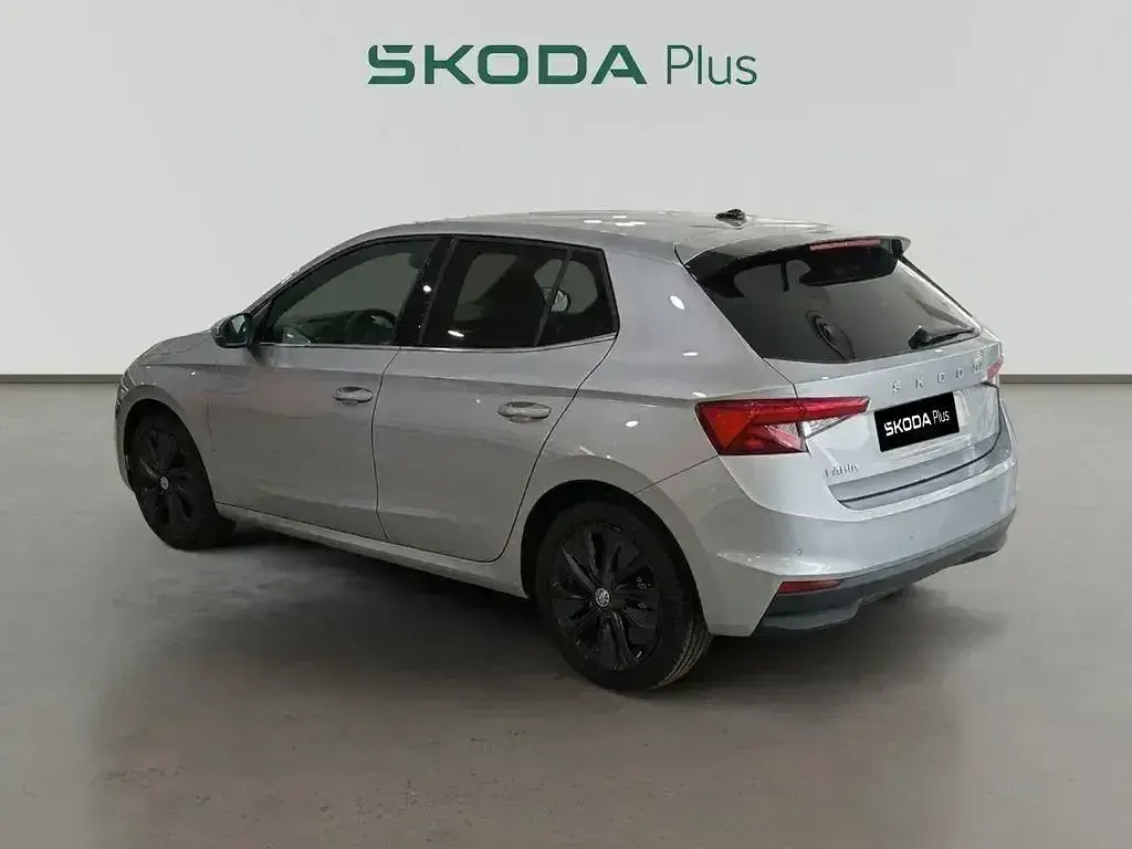 Usado Skoda Fabia Sport 95 CV (69 kW) 2022 Gris Utilitario