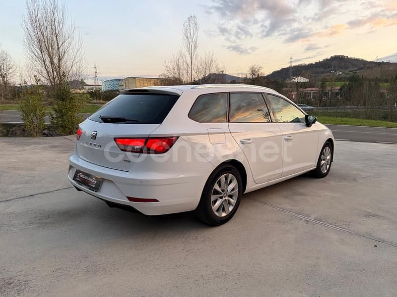 Usado Seat Leon Style Plus 115 CV (84 kW) 2017 Blanco Familiar