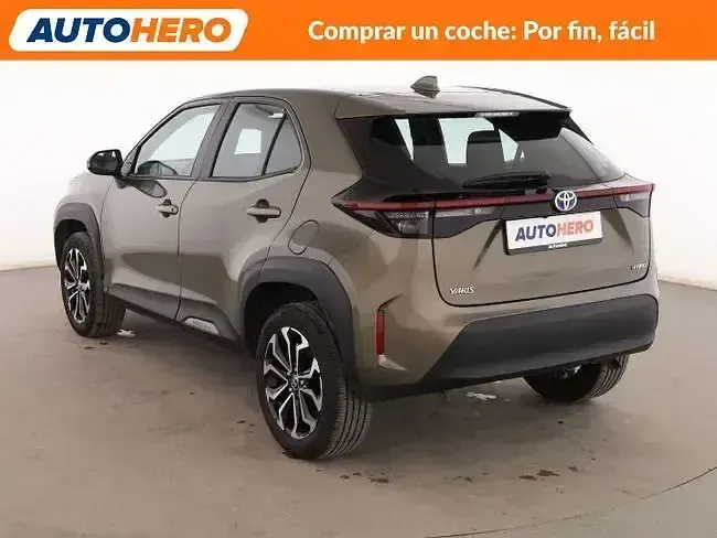 Usado Toyota Yaris Active 116 CV (85 kW) 2023 Amarillo Utilitario
