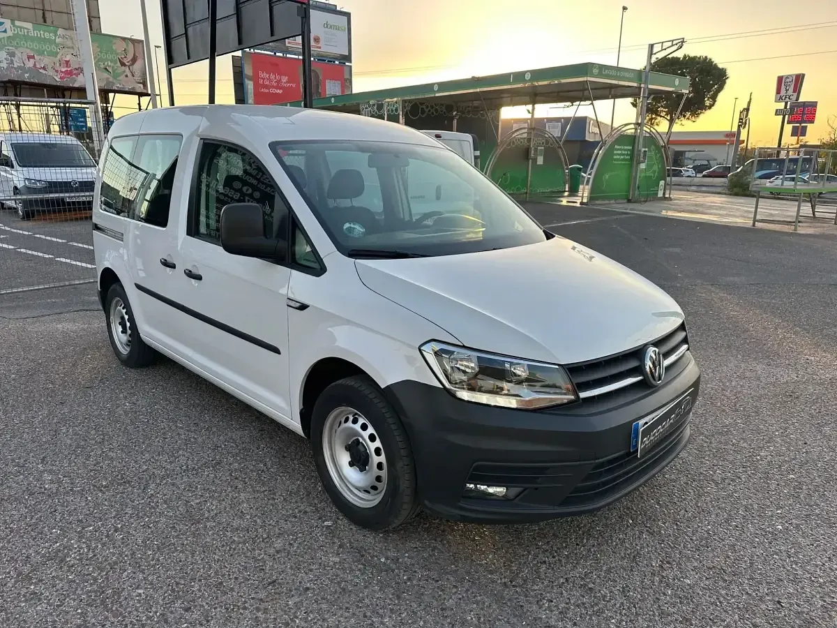 Usado VW Caddy 102 CV (75 kW) 2020 Blanco Monovolumen