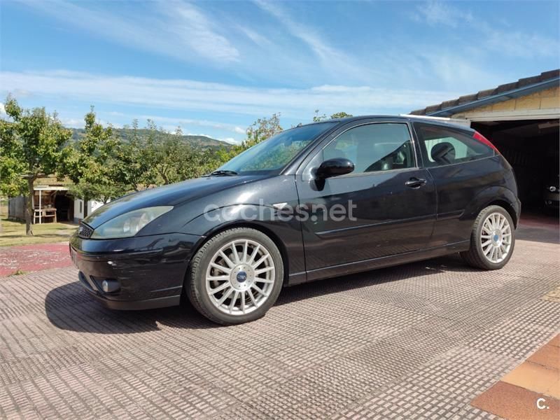 Negro Usado 2003 Ford Focus ST Berlina | 7000 € - Imagen 1/4