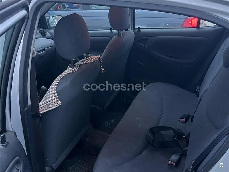 Usado Toyota Yaris Terra 75 CV (55 kW) 2002 Gris / plata Berlina