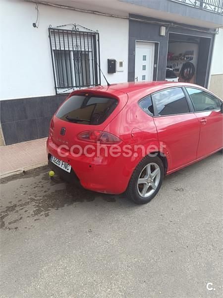 Usado Seat Leon Reference 105 CV (77 kW) 2007 Rojo Utilitario