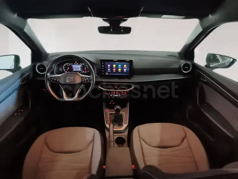 Usado Seat Arona Xperience 110 CV (80 kW) 2023 Gris SUV