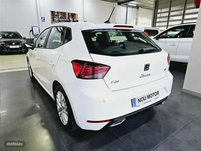Usado Seat Ibiza FR 115 CV (84 kW) 2025 Blanco Utilitario