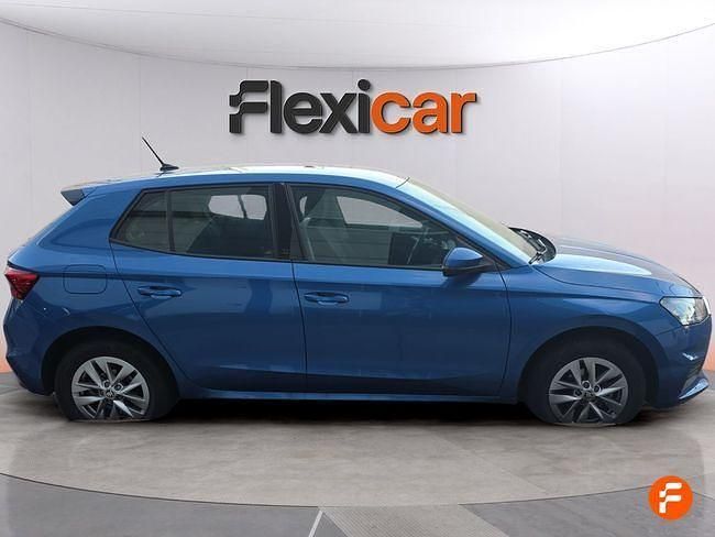 Usado Skoda Fabia Active 95 CV (69 kW) 2022 Azul Berlina