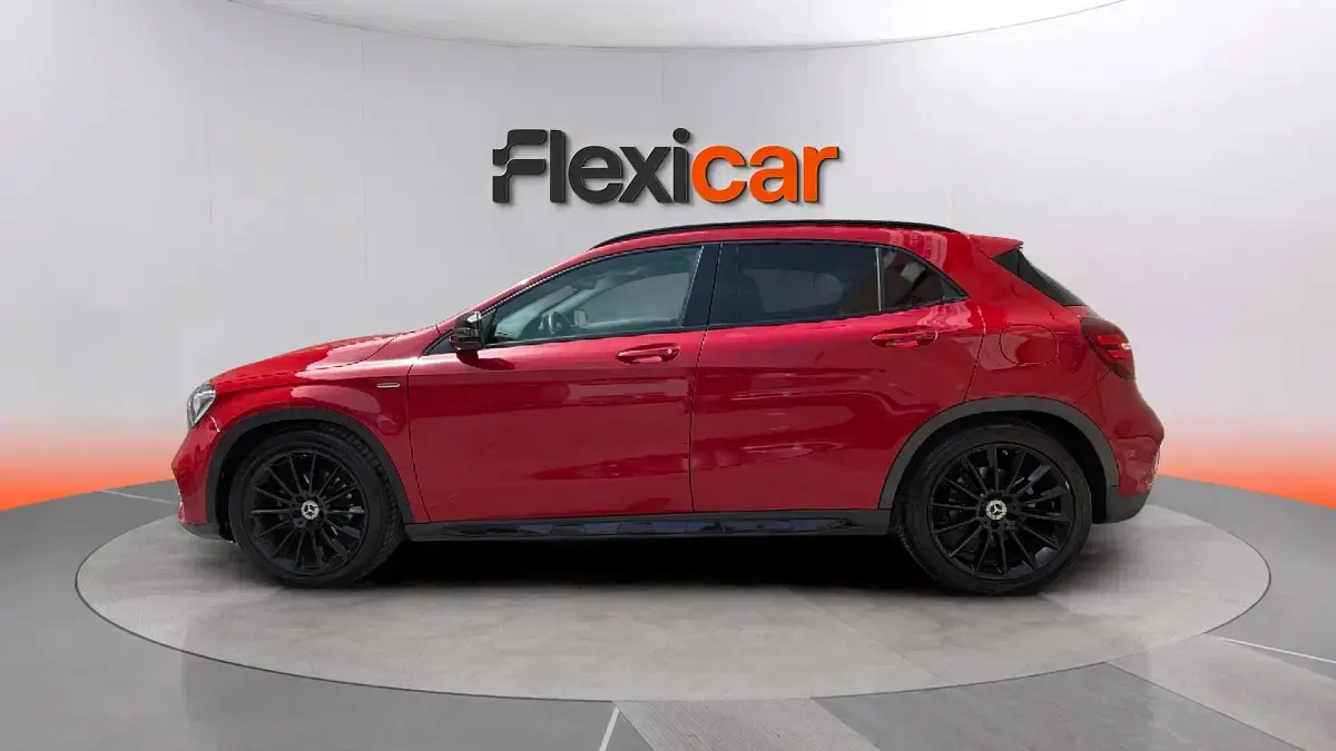 Usado Mercedes GLA180 122 CV (89 kW) 2020 Rojo SUV