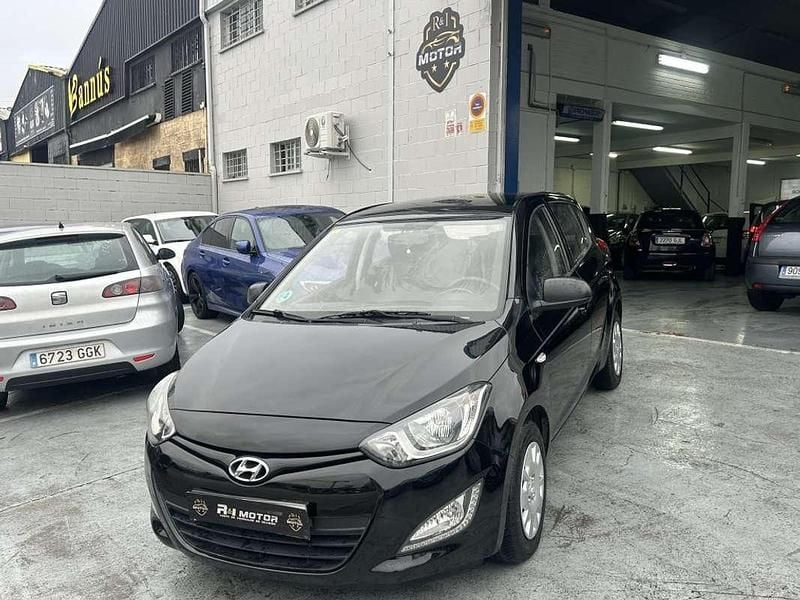 Usado Hyundai i20 85 CV (62 kW) 2013 Negro Utilitario