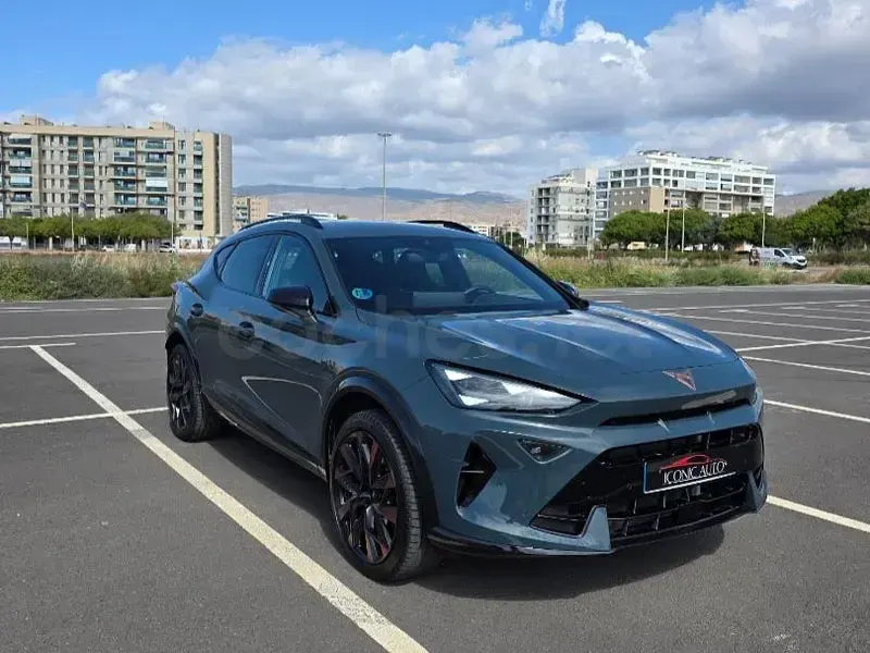 Usado Cupra Formentor 150 CV (110 kW) 2024 Gris / plata SUV