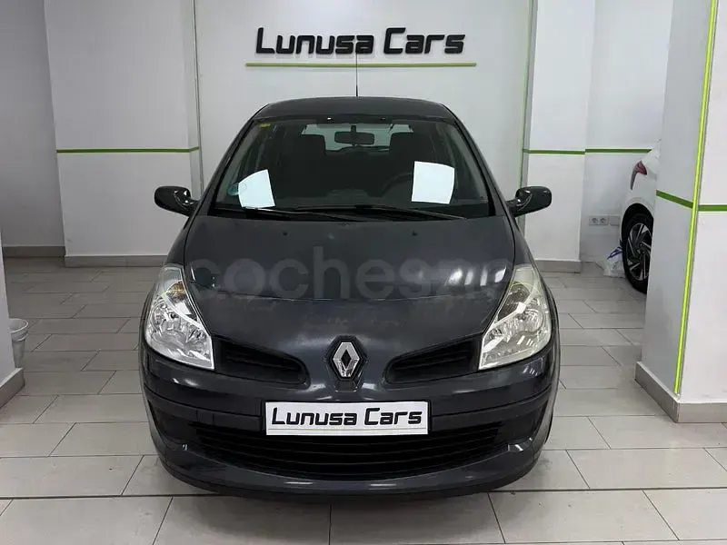 Usado Renault Clio II 75 CV (55 kW) 2007 Gris / plata Berlina
