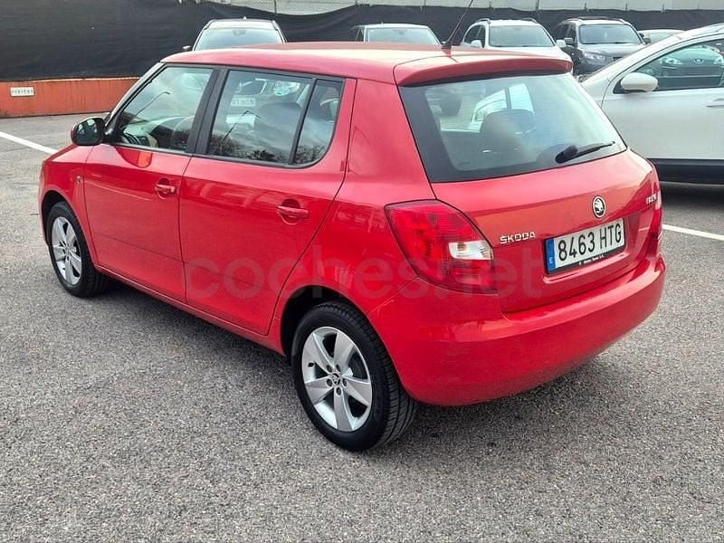 Usado Skoda Fabia 69 CV (50 kW) 2013 Rojo Berlina