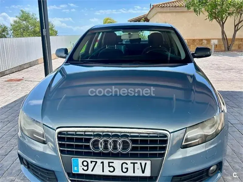 Usado Audi A4 143 CV (105 kW) 2010 Azul Berlina