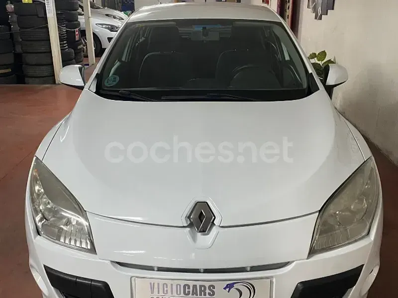 Usado Renault Mégane III Authentique 100 CV (73 kW) 2011 Blanco Berlina