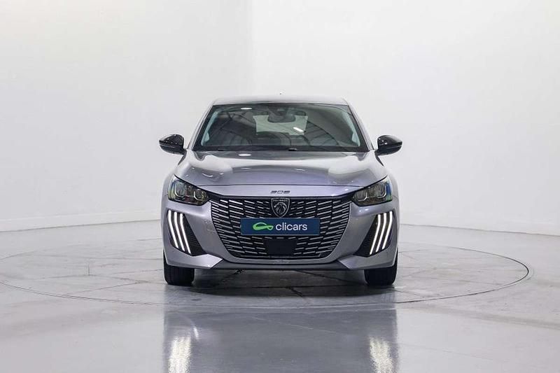 Usado Peugeot 208 Allure 101 CV (74 kW) 2025 Plateado Utilitario