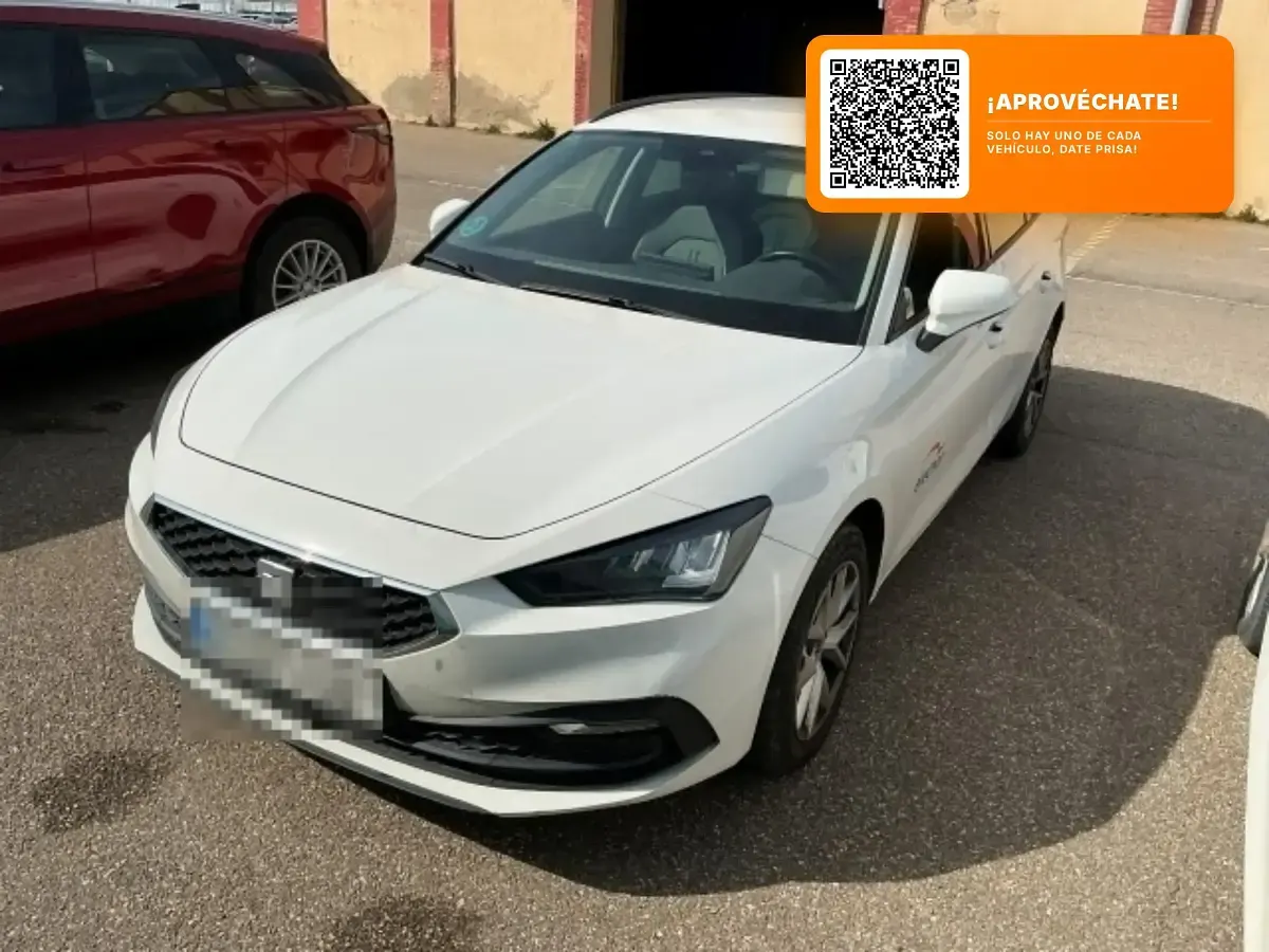 Usado Seat Leon Style 150 CV (110 kW) 2022 Blanco Familiar