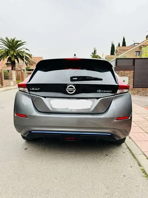 Usado Nissan Leaf N-Connecta 110 kW (150 CV) 2022 Gris Utilitario