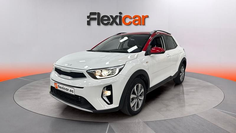 Käytetty Kia Stonic 101 HP (74 kW) 2023 Valkoinen Katumaasturi