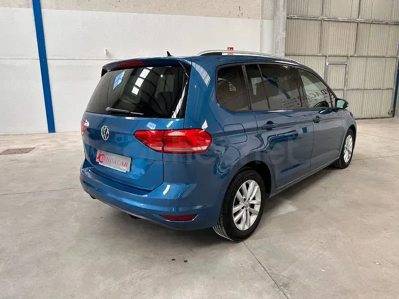 Usado VW Touran Advance 110 CV (80 kW) 2016 Azul Monovolumen