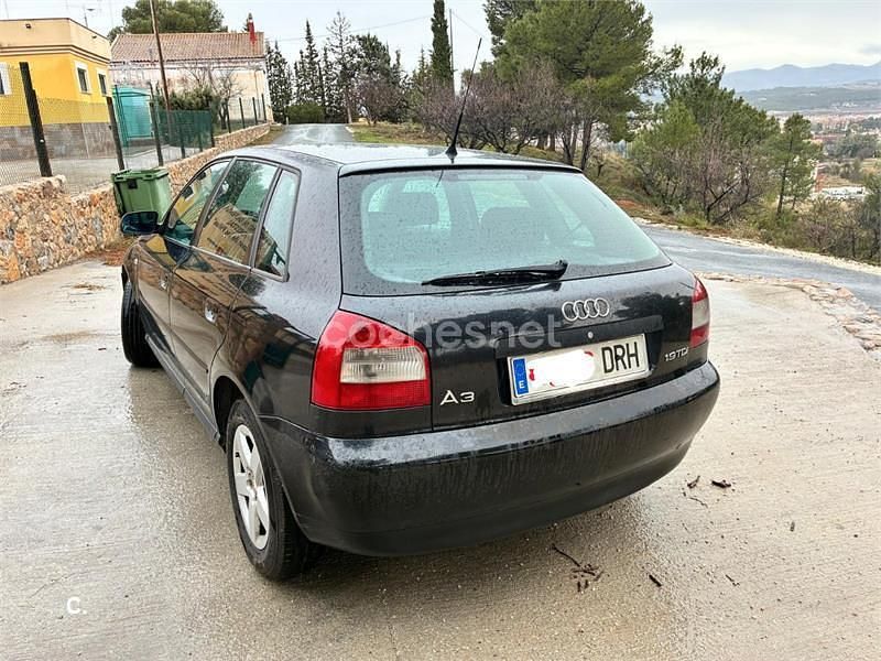 Usado Audi A3 Ambiente 100 CV (73 kW) 2002 Negro Utilitario