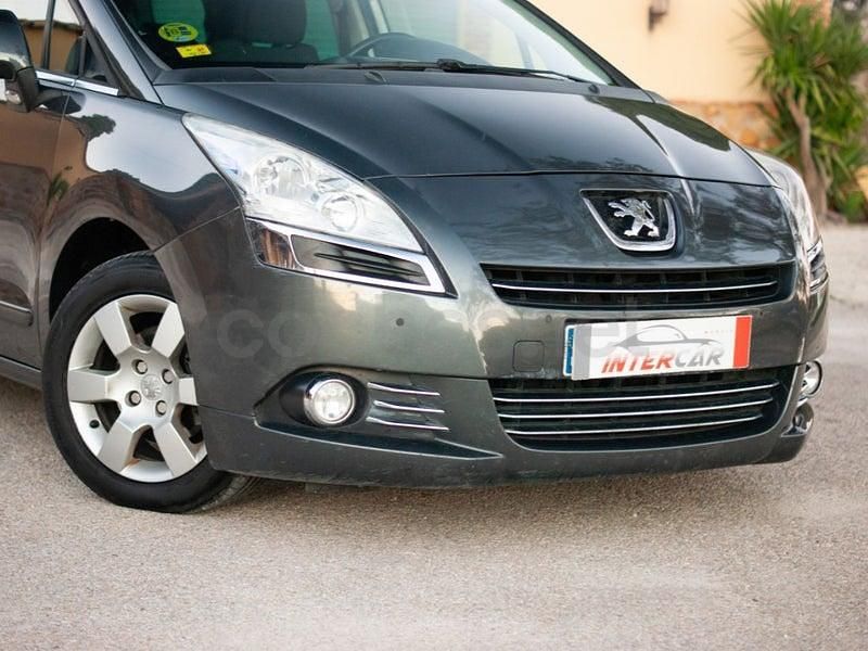 Usado Peugeot 5008 Active 112 CV (82 kW) 2012 Gris Monovolumen