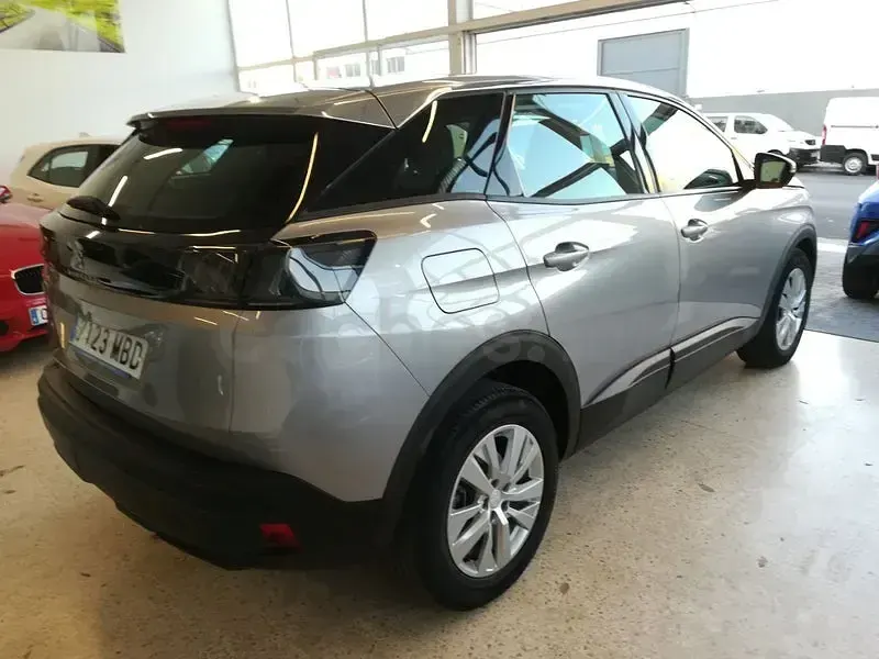 Usado Peugeot 3008 Active 130 CV (95 kW) 2022 Gris / plata SUV