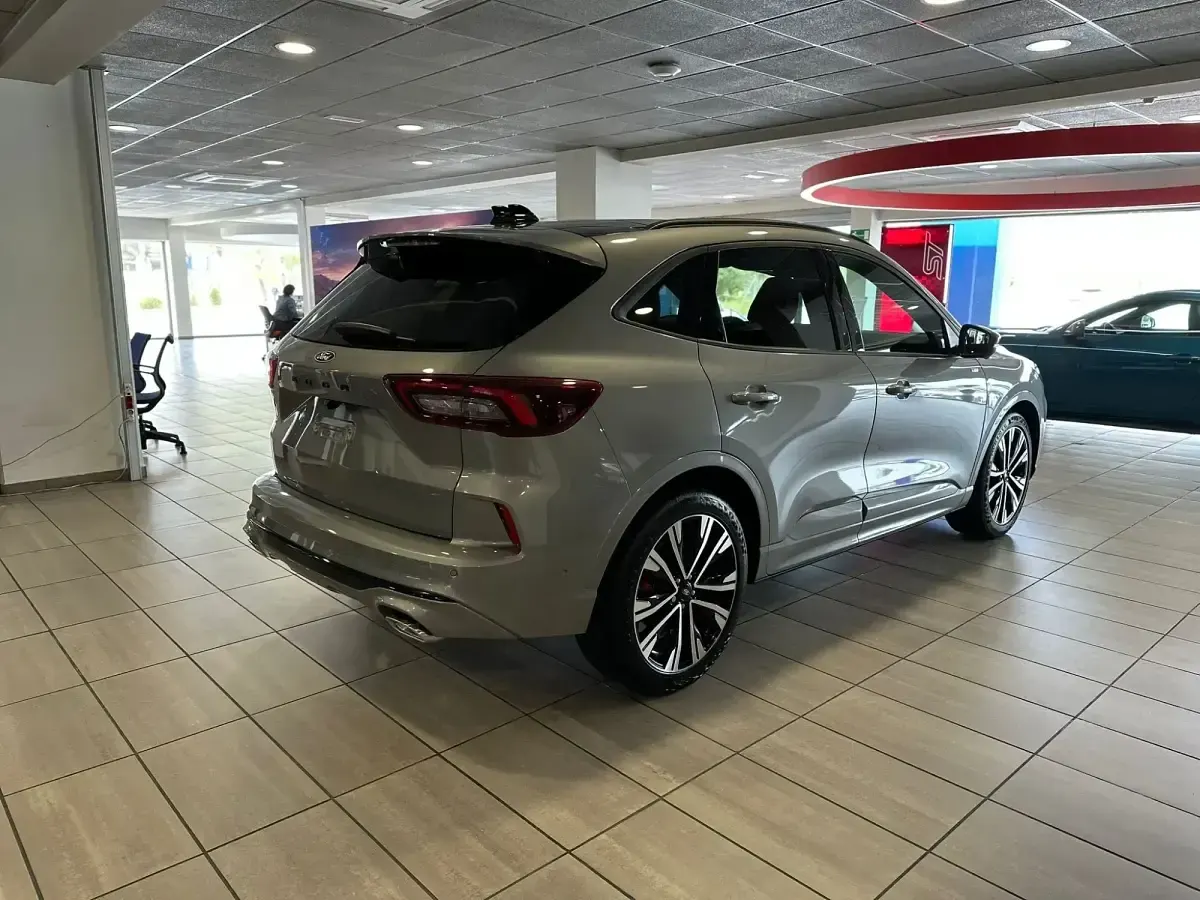 Nuevo Ford Kuga ST-Line X 243 CV (178 kW) 2026 Verde SUV